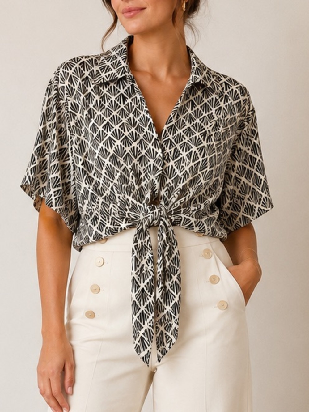 H&M Geometric Print Tie Front Crop Top Black Ivory Short Sleeve Resort Size L